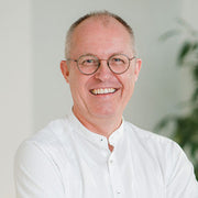 Dr. Thomas Kuhn